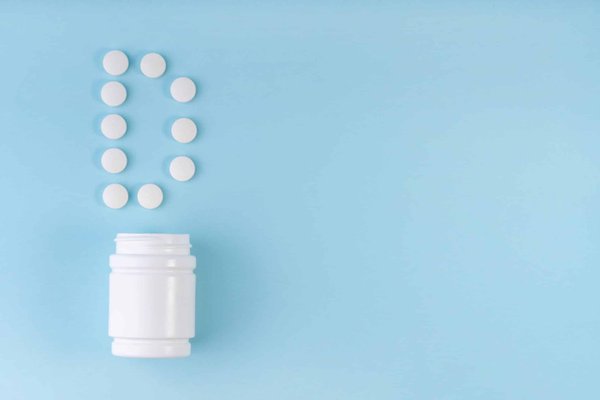 Comment identifier et traiter efficacement une carence en vitamine D chez les jeunes adultes?